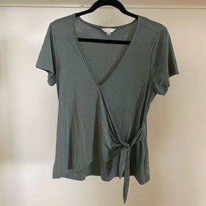 EUC Lucky Brand Wrap top women’s medium
